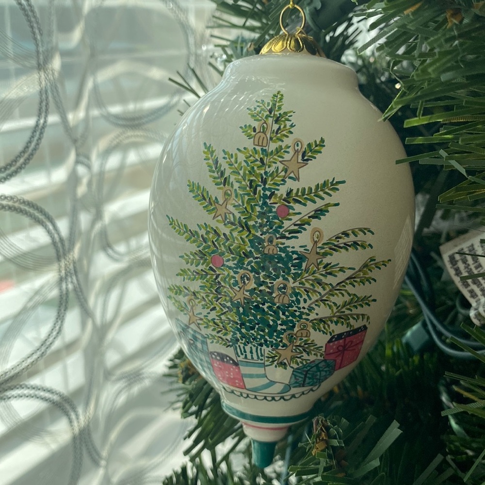 Le Bien Ornament